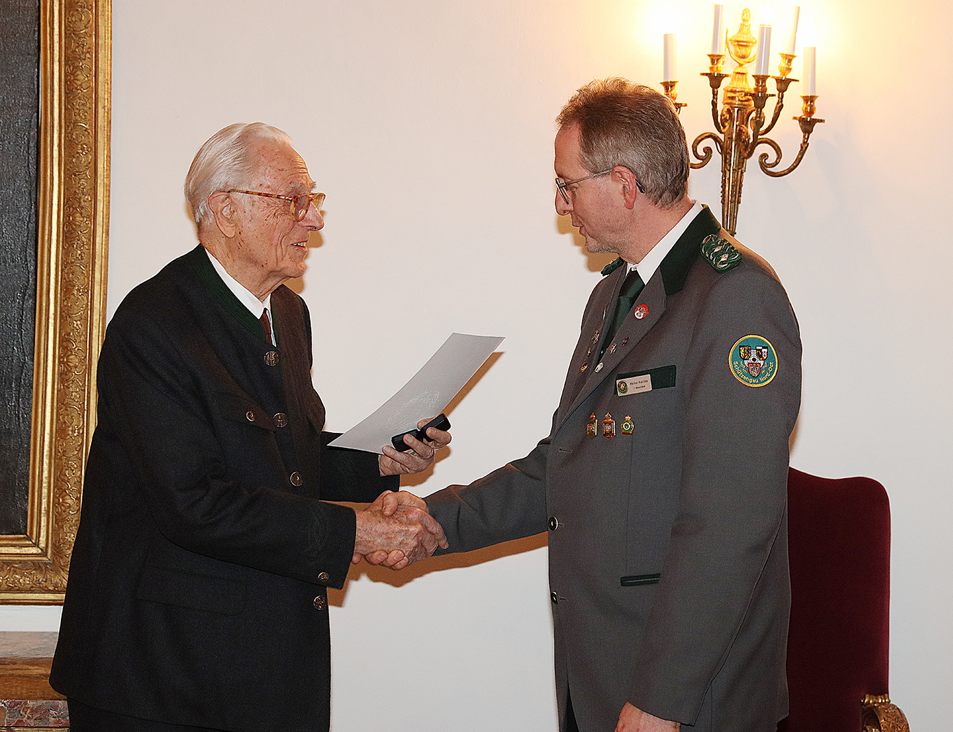 Verleihung des Protektorabzeichens in Gold durch den Protektor des BSSB, S. K. H. Herzog Franz von Bayern.